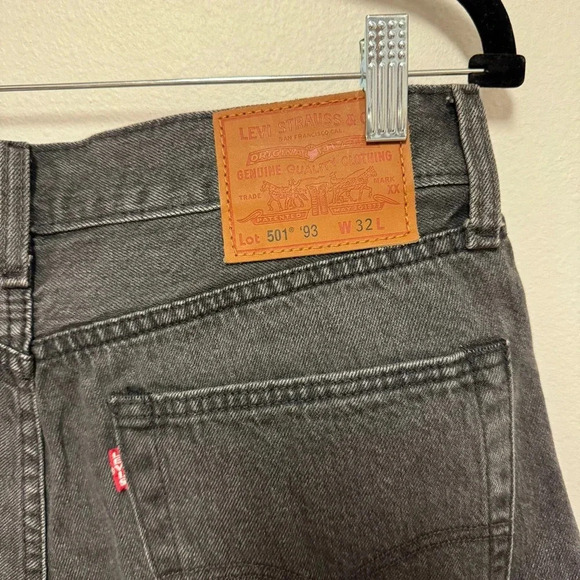 NWT Levi’s 501 ‘93 Premium Denim Shorts - Vintage Inspired Cut-Off Jean Shorts - Picture 8 of 8